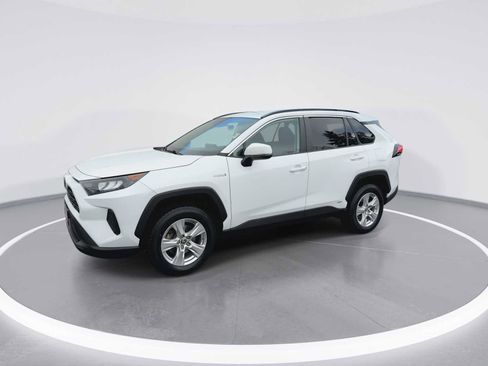 Used 2021 Toyota RAV4 LE AWD/4WD image 4