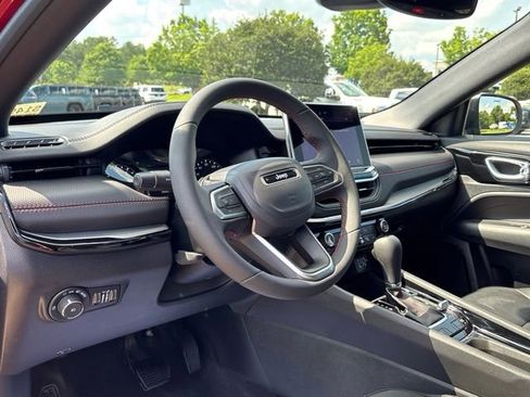 Used 2025 Jeep Compass Trailhawk AWD/4WD image 16