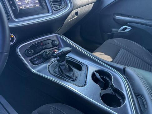 Used 2015 Dodge Challenger SXT RWD image 17
