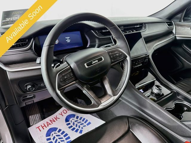 Used 2024 Jeep Grand Cherokee Limited w/ Luxury Tech Group II AWD/4WD image 9