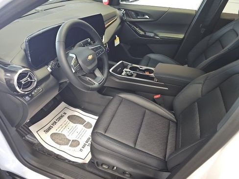 Used 2026 Chevrolet Equinox LT w/ Convenience Package II image 18