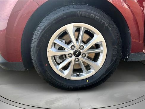 Used 2024 Kia Carnival LX image 27