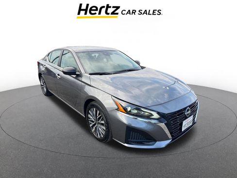Used 2025 Nissan Altima 2.5 SV image 1