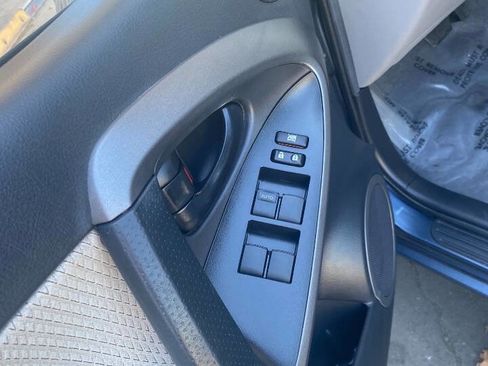 Used 2013 Toyota RAV4 EV image 38