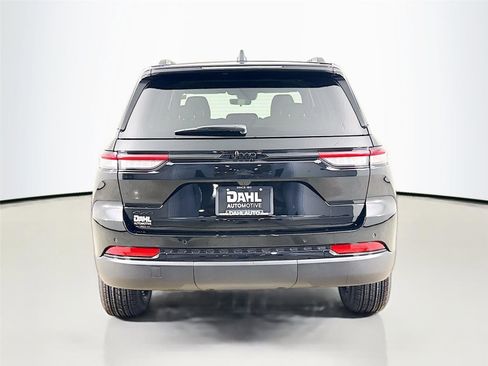 New 2025 Jeep Grand Cherokee Altitude image 6