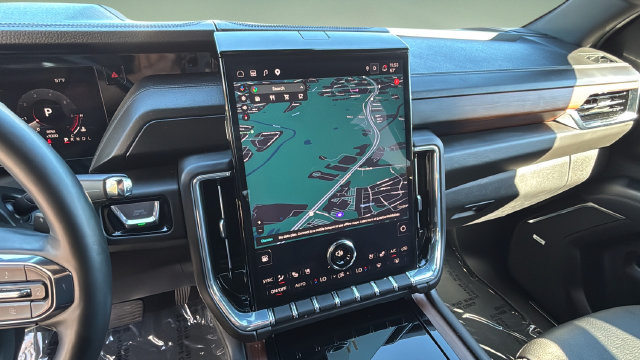 Used 2025 GMC Yukon Denali AWD/4WD image 25