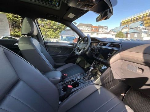 Used 2023 Volkswagen Tiguan SE R-Line image 17