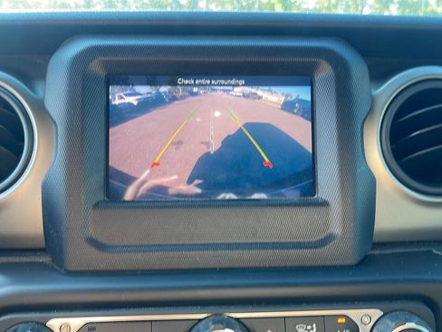 Used 2020 Jeep Wrangler Sport AWD/4WD image 18