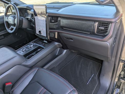 Used 2024 Ford Expedition Limited image 29