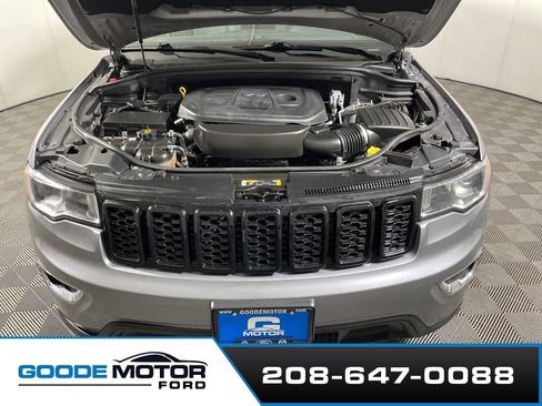 Used 2021 Jeep Grand Cherokee Laredo AWD/4WD image 24