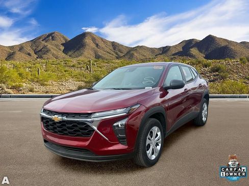 Used 2025 Chevrolet Trax LS image 2