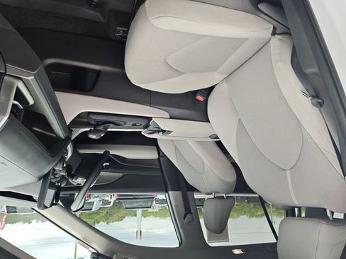 Used 2025 Toyota Grand Highlander FWD image 30