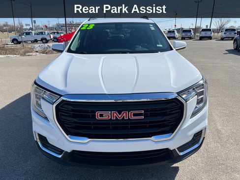 Used 2023 GMC Terrain SLE w/ Driver Convenience Package image 10