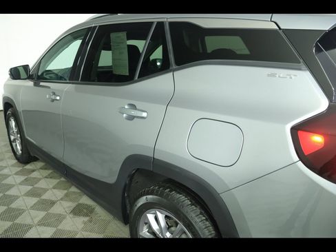 Used 2024 GMC Terrain SLT image 15