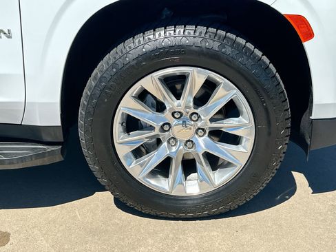 Used 2024 Chevrolet Suburban Premier RWD image 10
