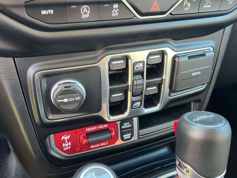 Used 2023 Jeep Gladiator Rubicon AWD/4WD image 14
