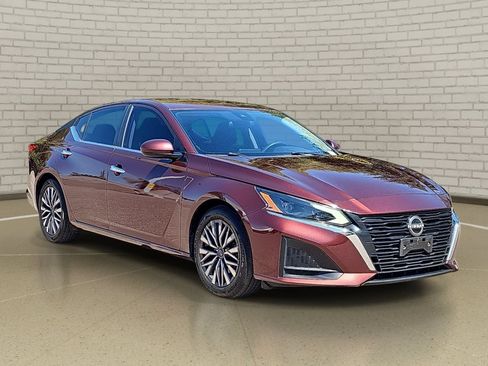 Certified 2023 Nissan Altima 2.5 SV FWD image 3