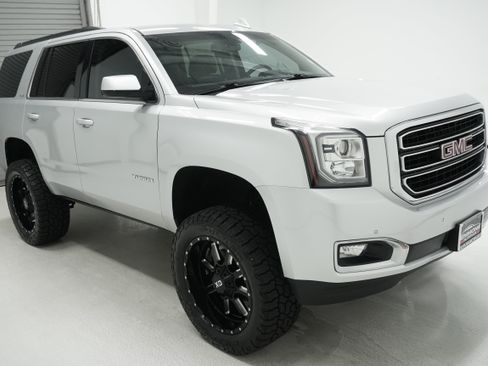 Used 2019 GMC Yukon SLE AWD/4WD image 3