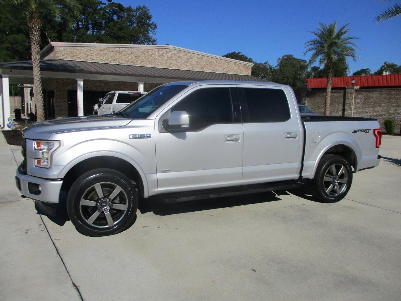 Used 2017 Ford F150 Lariat w/ Equipment Group 502A Luxury AWD/4WD image 3