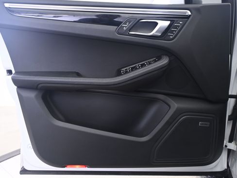 Certified 2022 Porsche Macan AWD/4WD image 26