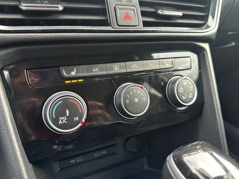 Used 2023 Volkswagen Taos SE image 11