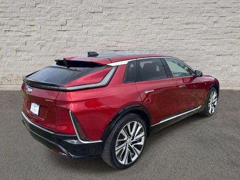 Certified 2025 Cadillac Lyriq Luxury w/ LPO, Floor Liner Package AWD/4WD image 5