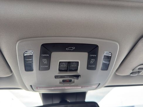 Used 2021 Toyota Sienna XLE image 21