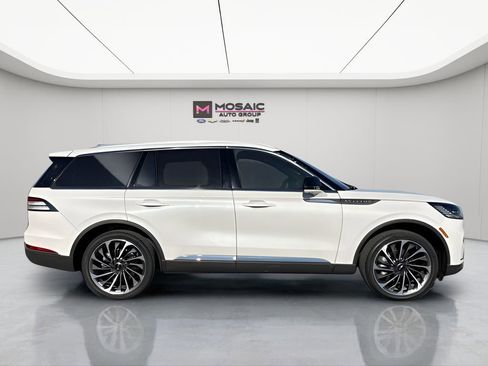 Used 2025 Lincoln Aviator Reserve image 2