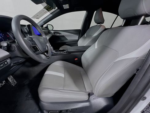 Used 2026 Toyota Camry SE FWD image 15