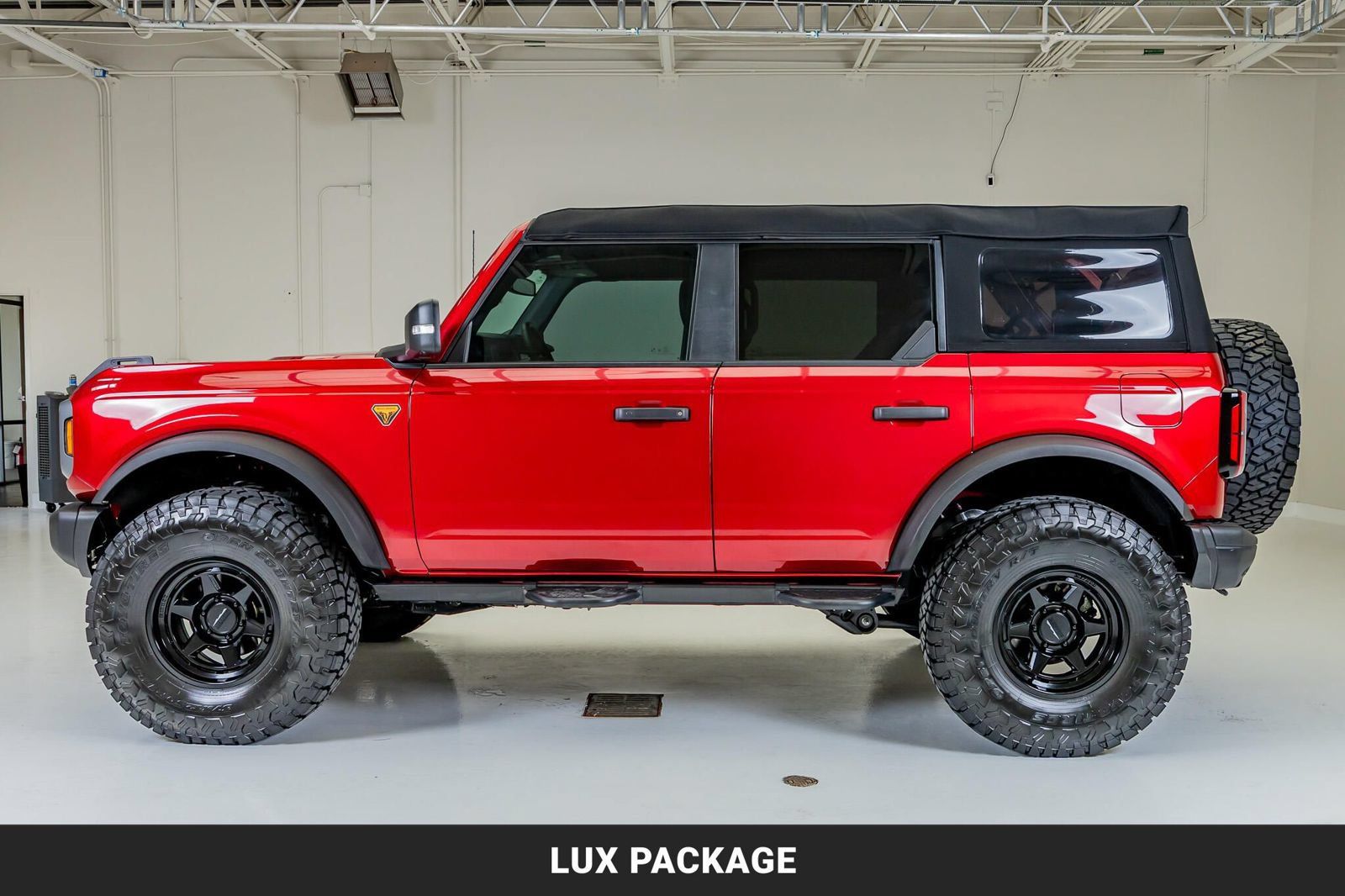 Used 2025 Ford Bronco Badlands AWD/4WD image 6
