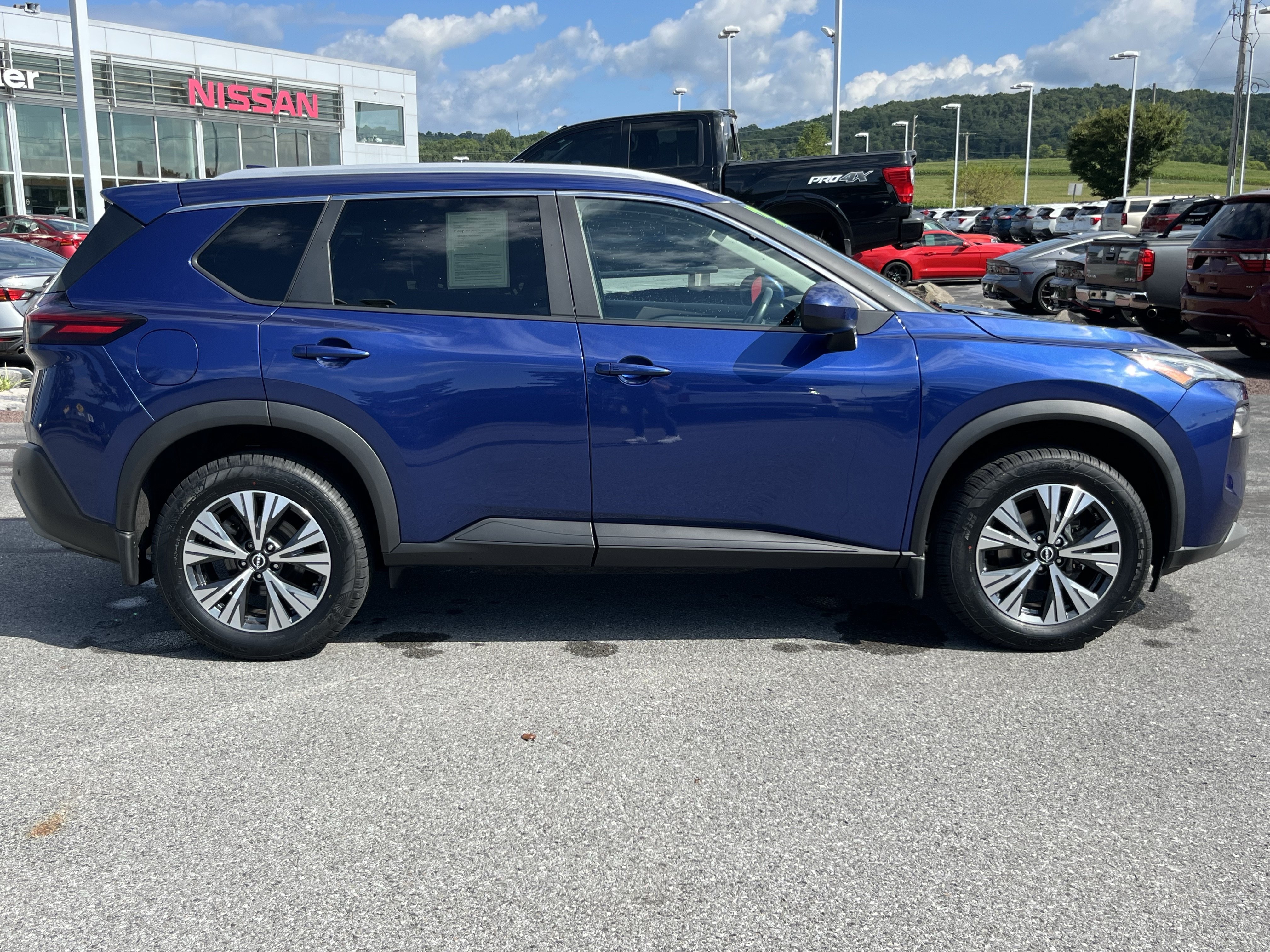 Used 2023 Nissan Rogue SV w/ SV Premium B Package AWD/4WD image 2