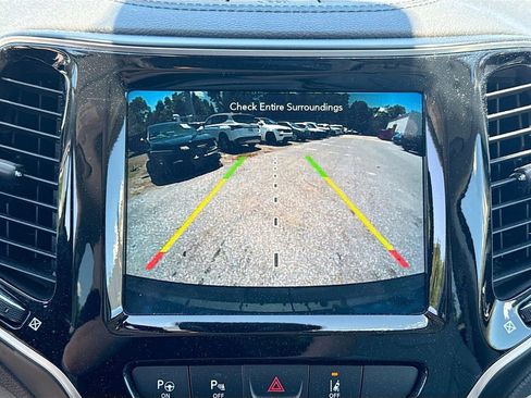 Used 2021 Jeep Cherokee Limited w/ Elite Package AWD/4WD image 14