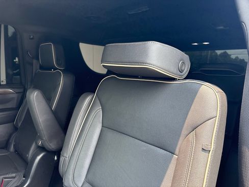 Used 2023 Chevrolet Suburban Premier AWD/4WD image 4