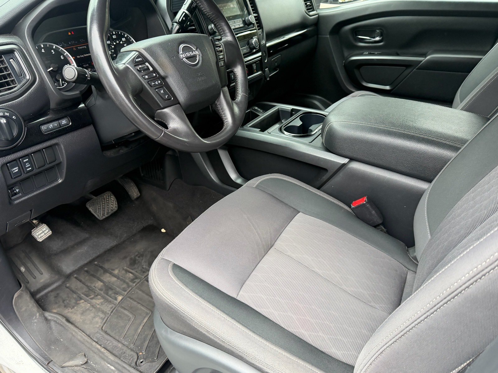 Used 2023 Nissan Titan SV w/ SV Convenience Package AWD/4WD image 17