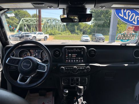Certified 2022 Jeep Wrangler Unlimited Sahara AWD/4WD image 14