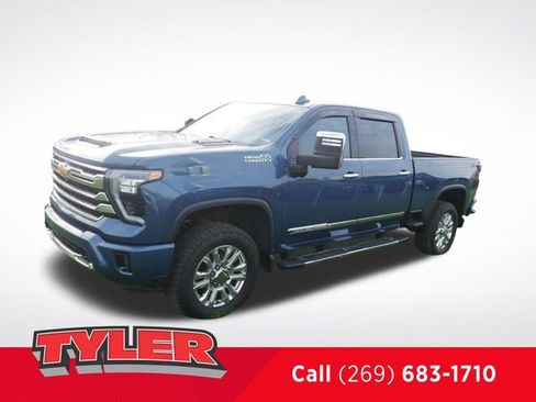 Used 2024 Chevrolet Silverado 2500 High Country w/ High Country Premium Package image 3