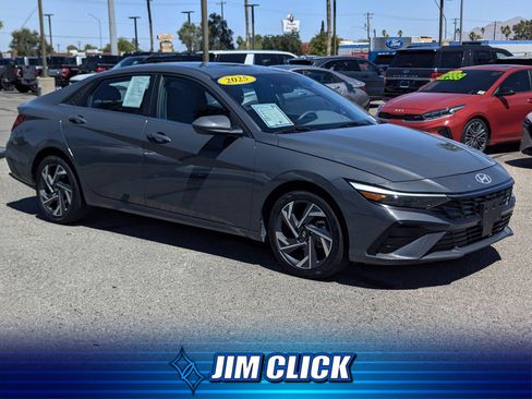 Used 2025 Hyundai Elantra SEL FWD image 1