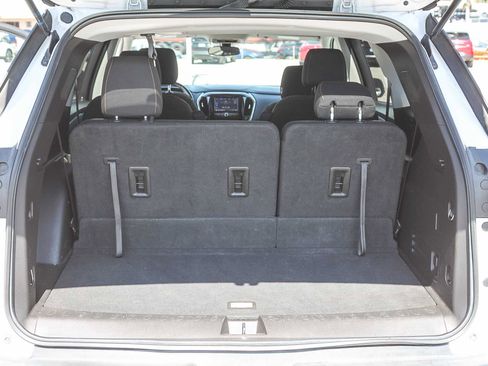Used 2021 Chevrolet Traverse LT image 28