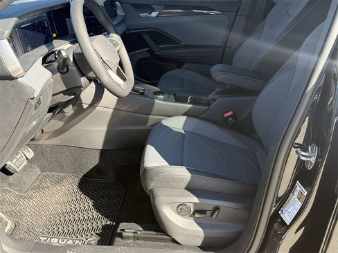 New 2026 Volkswagen Tiguan SE R-Line image 12
