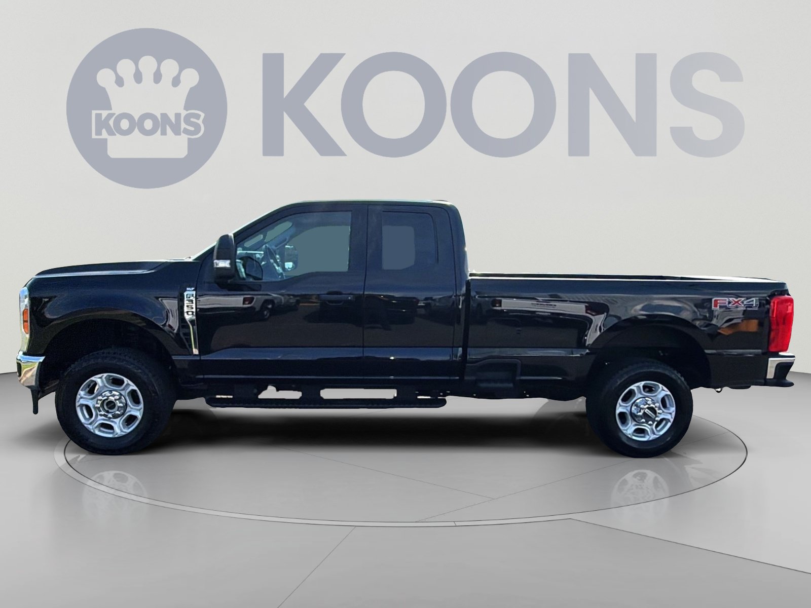 Used 2025 Ford F350 XLT w/ FX4 Off-Road Package AWD/4WD image 2
