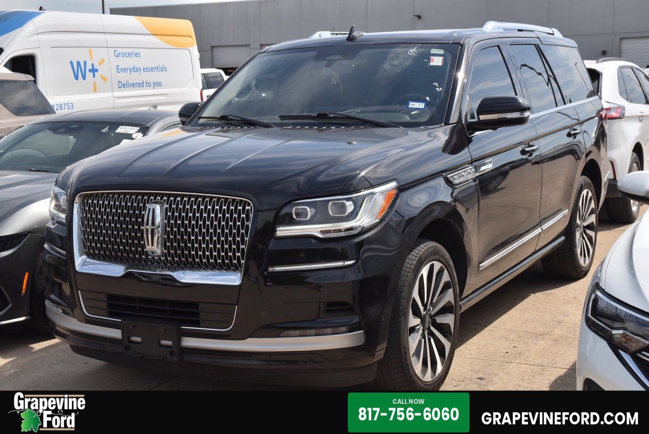 Used 2024 Lincoln Navigator Reserve AWD/4WD image 1