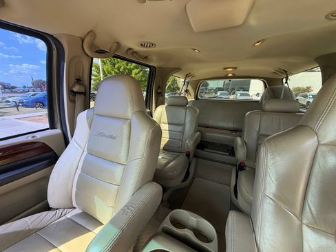 Used 2005 Ford Excursion Limited AWD/4WD image 4