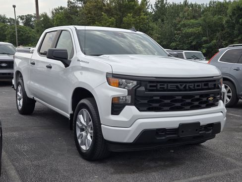 Used 2025 Chevrolet Silverado 1500 Custom RWD image 2