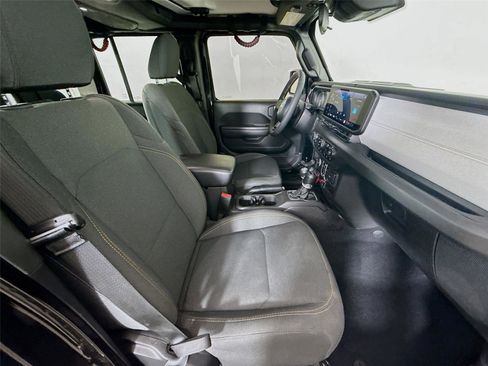 Used 2024 Jeep Wrangler Unlimited AWD/4WD image 19