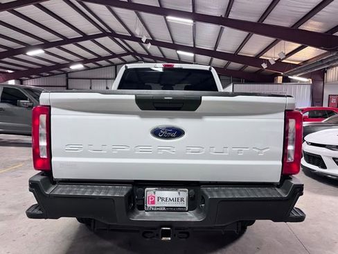 Used 2025 Ford F250 XL AWD/4WD image 3