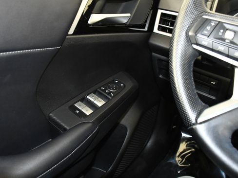 Used 2024 Mitsubishi Outlander SE image 32