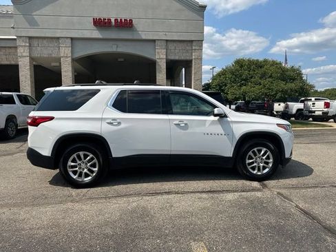 Used 2019 Chevrolet Traverse LT w/ LPO, Floor Liner Package FWD image 6