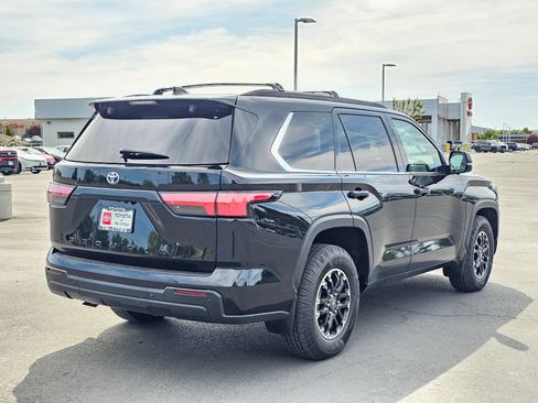 Used 2023 Toyota Sequoia SR5 w/ SR5 Premium Package AWD/4WD image 36