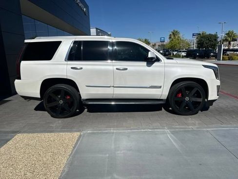 Used 2017 Cadillac Escalade 2WD image 4