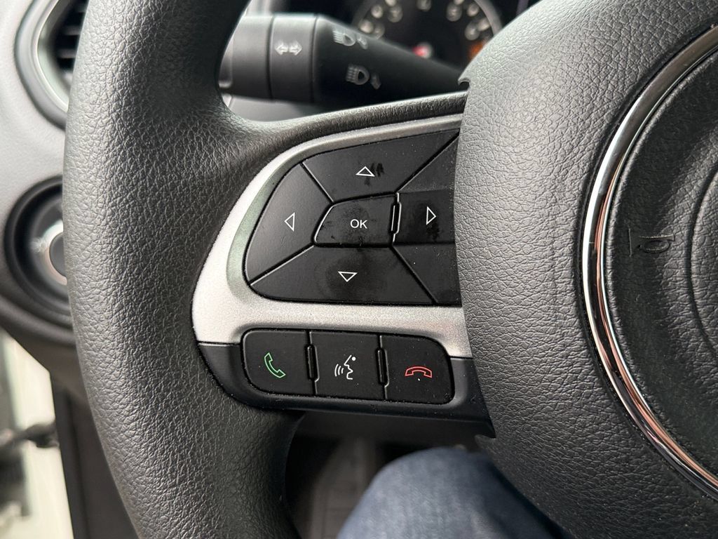 Used 2023 Jeep Renegade Latitude AWD/4WD image 15
